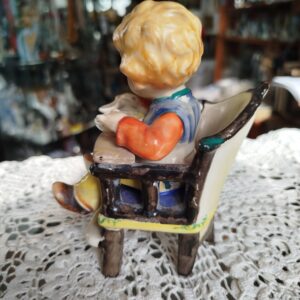 Фарфоровая фигурка Ребенок