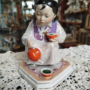 Фарфоровая фигурка Чаепитие